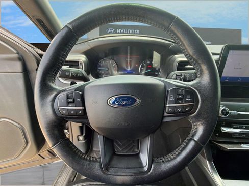 Used 2020 Ford Explorer XLT w/ Equipment Group 202A RWD image 11