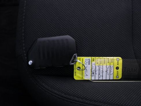 Used 2023 Jeep Gladiator Sport image 7