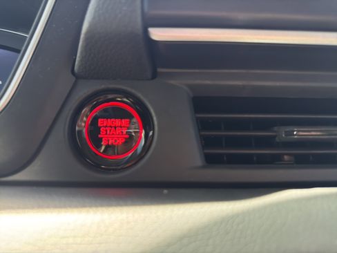 Certified 2025 Honda Pilot Elite image 38