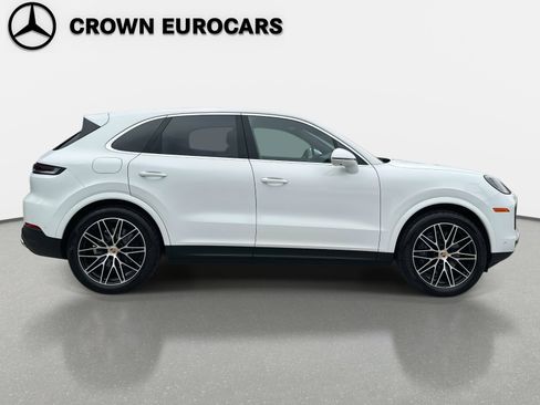 Used 2024 Porsche Cayenne Base image 3