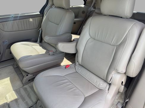 Used 2006 Toyota Sienna XLE w/ XLE Pkg 5 FWD image 18