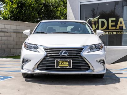 Used 2017 Lexus ES 350 w/ Accessory Package 2
