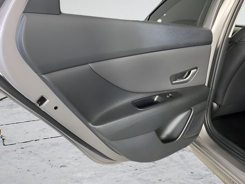 Used 2023 Hyundai Elantra Limited FWD image 11