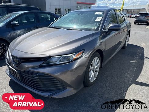 Used 2020 Toyota Camry LE FWD image 4