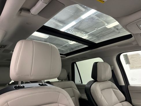 New 2026 Lincoln Navigator Reserve AWD/4WD image 14