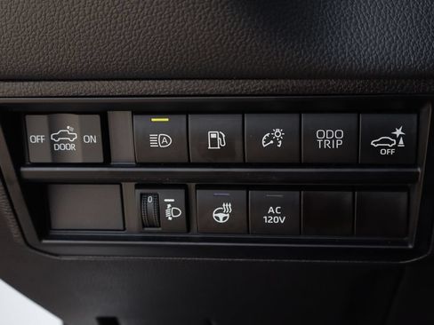 Used 2024 Toyota Tundra Limited AWD/4WD image 24