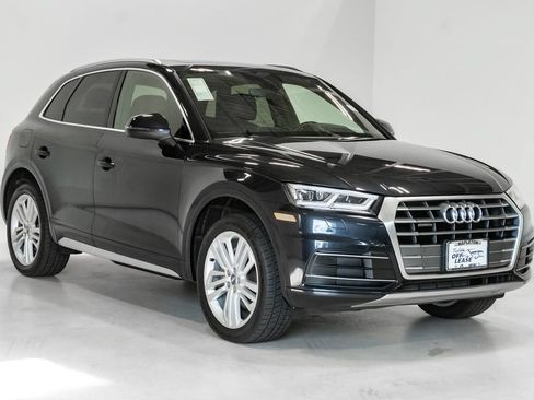 Used 2020 Audi Q5 2.0T Premium Plus w/ Premium Plus Package AWD/4WD image 6