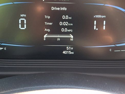 Certified 2025 Hyundai Venue SEL FWD image 20