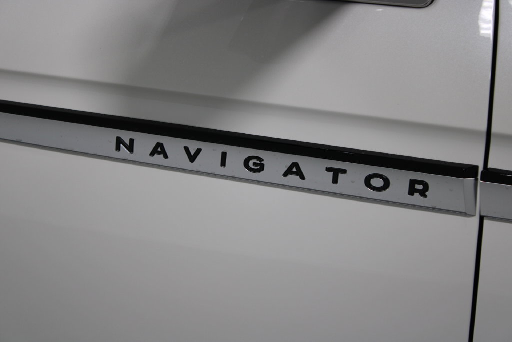 New 2026 Lincoln Navigator Reserve AWD/4WD image 11