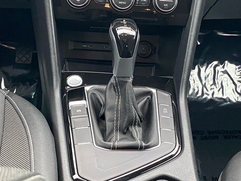 Certified 2024 Volkswagen Taos SE image 12