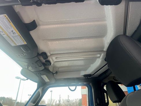 Used 2021 Jeep Gladiator Sport image 13