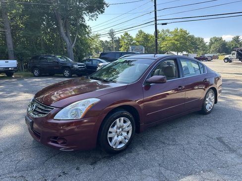 Used 2010 Nissan Altima 2.5 S FWD image 1