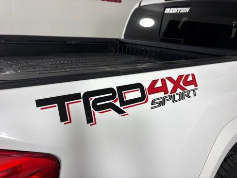 Used 2018 Toyota Tacoma TRD Sport AWD/4WD image 13