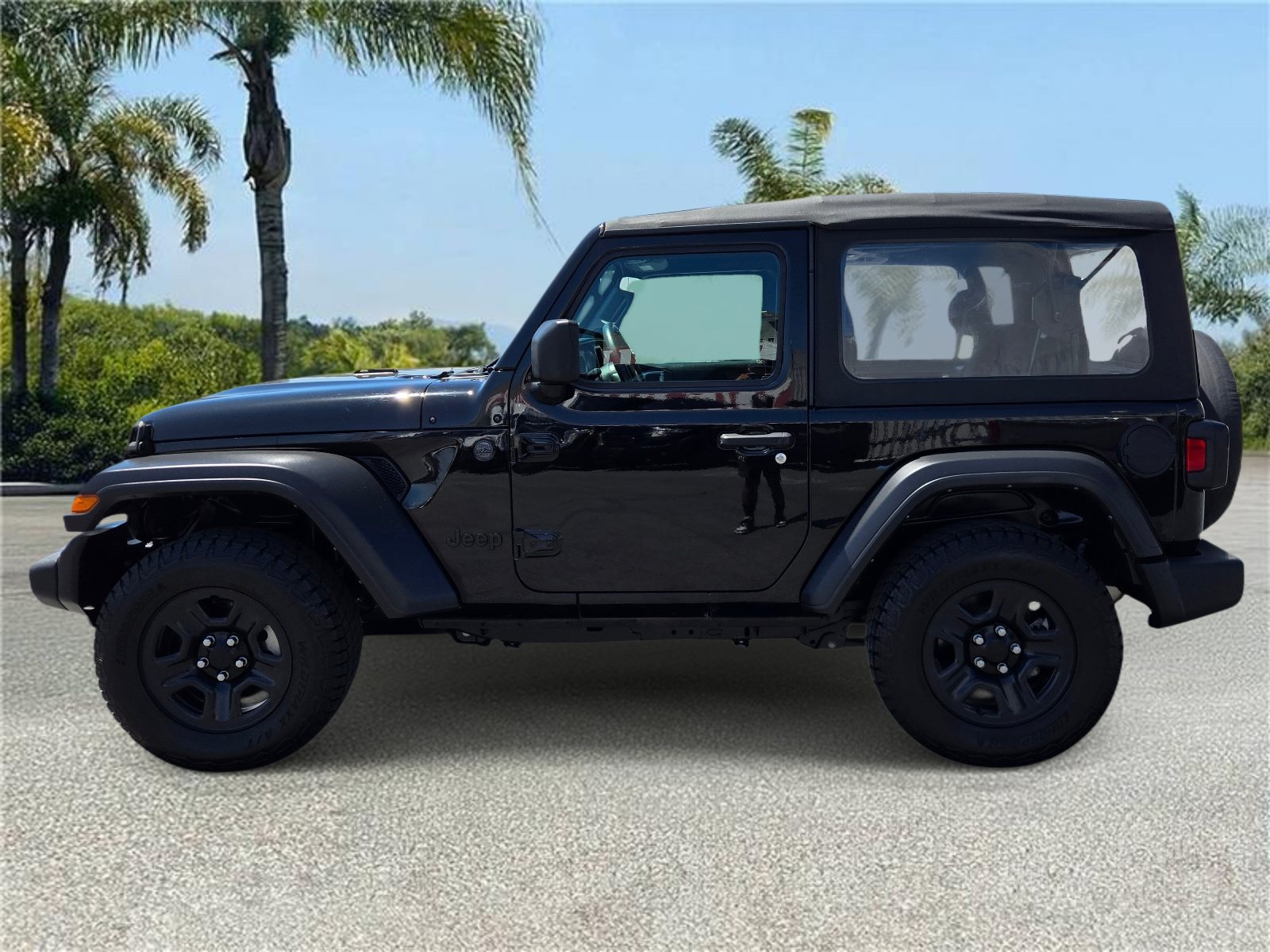 Used 2022 Jeep Wrangler Sport AWD/4WD image 2