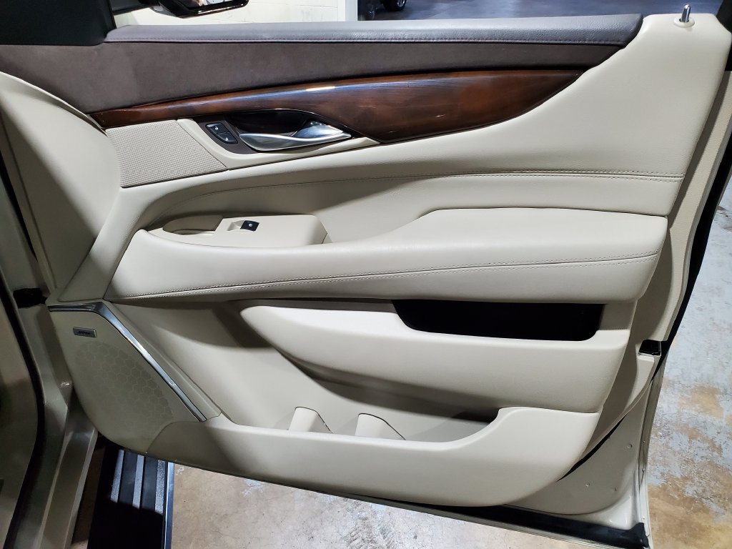 Used 2017 Cadillac Escalade Premium Luxury AWD/4WD image 16