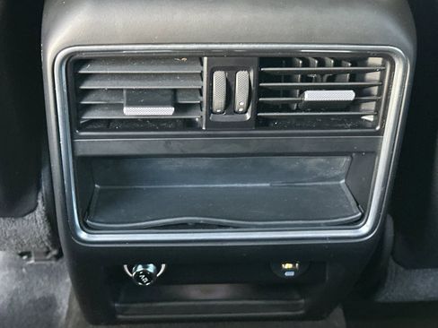 Used 2019 Porsche Cayenne AWD/4WD image 16