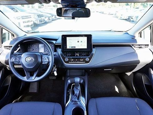 Used 2025 Toyota Corolla LE image 16