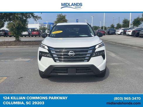 Used 2025 Nissan Rogue S AWD/4WD image 2