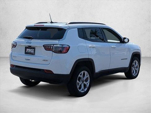 Used 2025 Jeep Compass Latitude AWD/4WD image 5