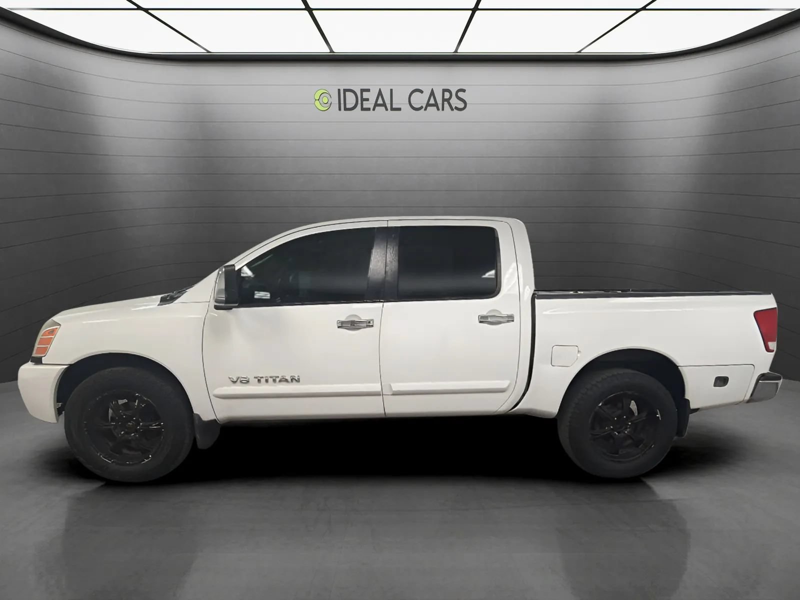 Used 2005 Nissan Titan SE w/ (W01) Utility Bed Pkg AWD/4WD image 2
