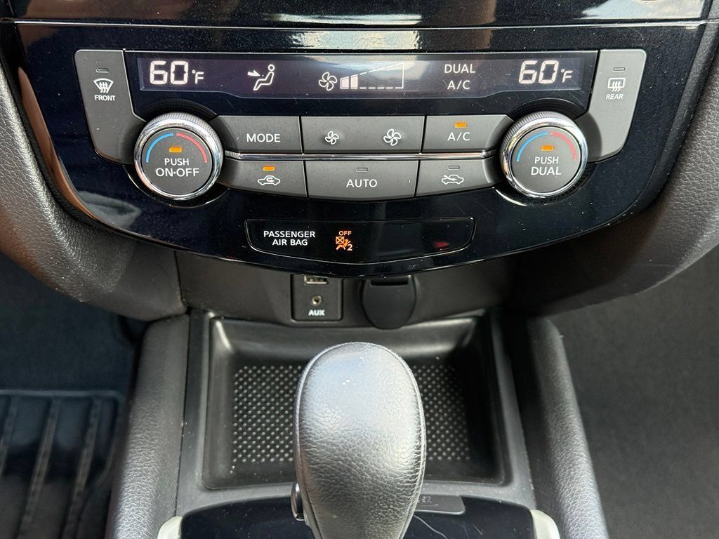 Used 2016 Nissan Rogue SL w/ SL Premium Package AWD/4WD image 17