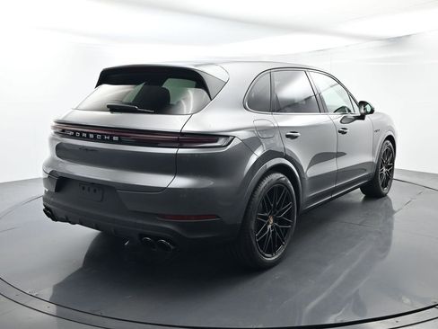 Certified 2026 Porsche Cayenne E-Hybrid AWD/4WD image 14