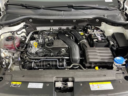 Used 2023 Volkswagen Taos SE image 9