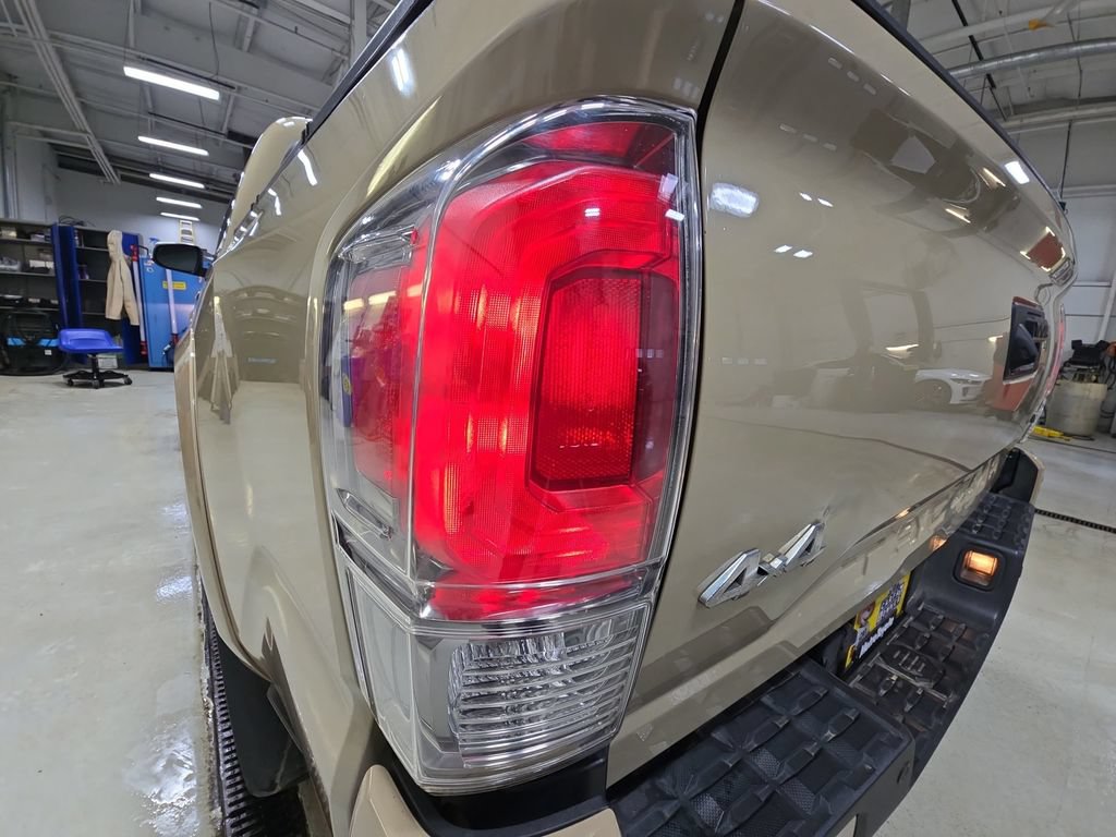 Certified 2018 Toyota Tacoma Limited AWD/4WD image 40