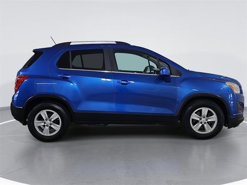 Used 2016 Chevrolet Trax LT image 2