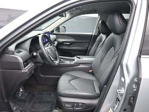 Certified 2025 Toyota Grand Highlander AWD image 18