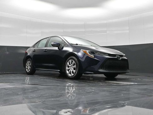 Used 2021 Toyota Corolla LE image 18