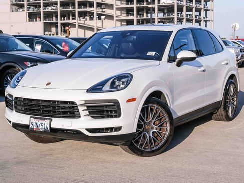 Used 2022 Porsche Cayenne AWD/4WD image 1