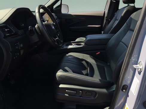 Used 2025 Honda Passport TrailSport image 11