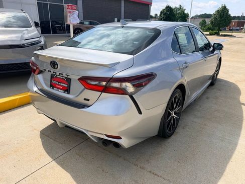 Used 2024 Toyota Camry SE w/ Convenience Package FWD image 4