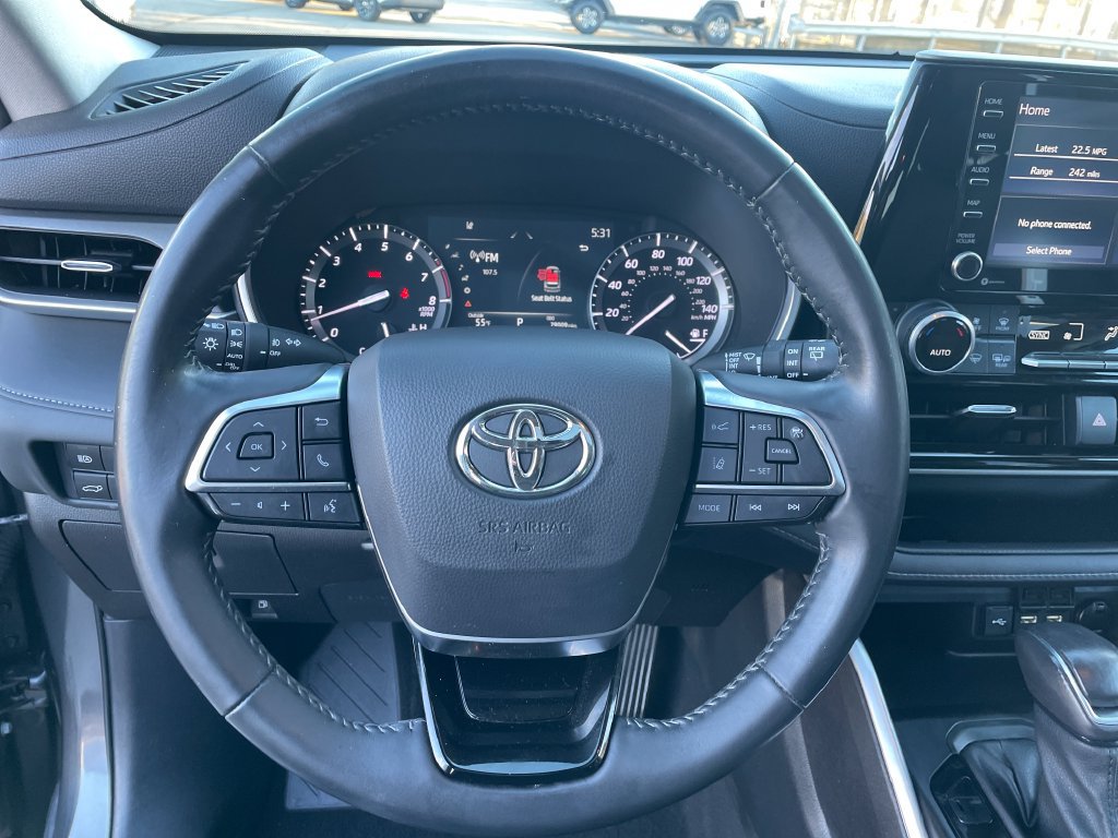 Used 2021 Toyota Highlander XLE AWD/4WD image 14