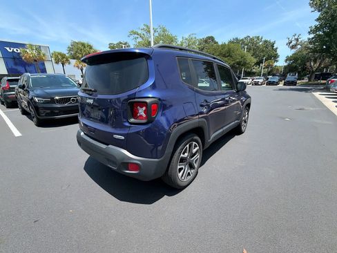 Used 2018 Jeep Renegade Latitude FWD image 17