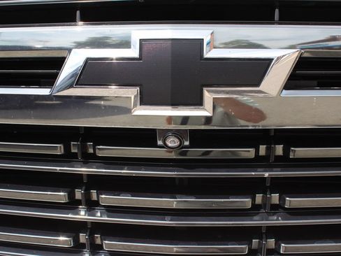 Certified 2022 Chevrolet Suburban RST w/ Luxury Package AWD/4WD image 6