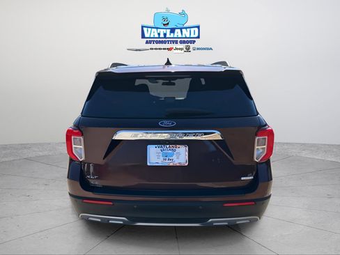 Used 2020 Ford Explorer XLT w/ Equipment Group 202A image 4