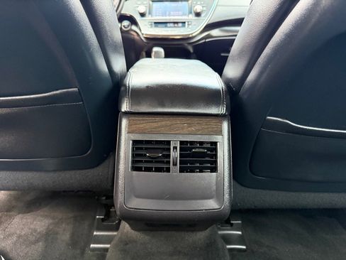 Used 2016 Toyota Avalon XLE image 22