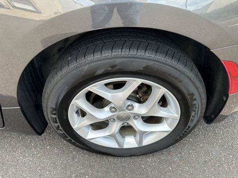 Used 2018 Chrysler Pacifica Touring Plus w/ Tire & Wheel Group FWD image 35