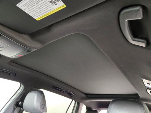 Used 2024 Volkswagen Tiguan SE R-Line image 16