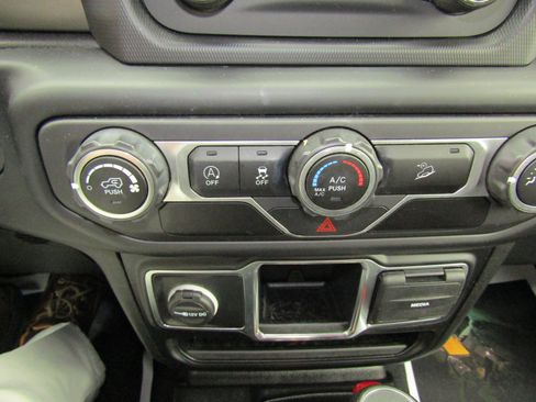 Used 2020 Jeep Wrangler Unlimited Sport image 26