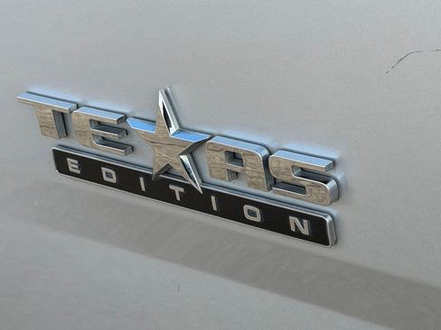 Used 2020 Chevrolet Suburban LT w/ Texas Edition Package RWD image 11