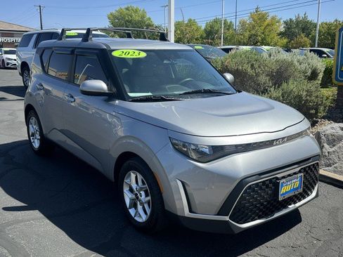 Used 2023 Kia Soul LX w/ LX Technology Package FWD image 1