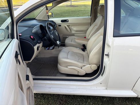 Used 2009 Volkswagen Beetle S image 10