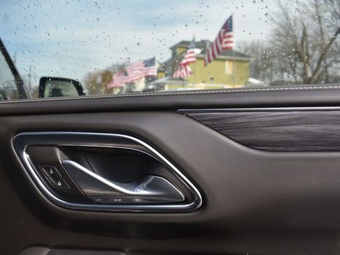 Used 2024 GMC Yukon XL SLT w/ SLT Premium Package image 25