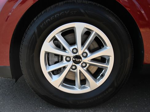 Used 2022 Kia Carnival LX FWD image 12