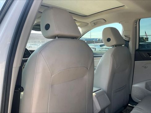 Used 2023 Volkswagen Jetta SE w/ Panoramic Sunroof Package FWD image 11