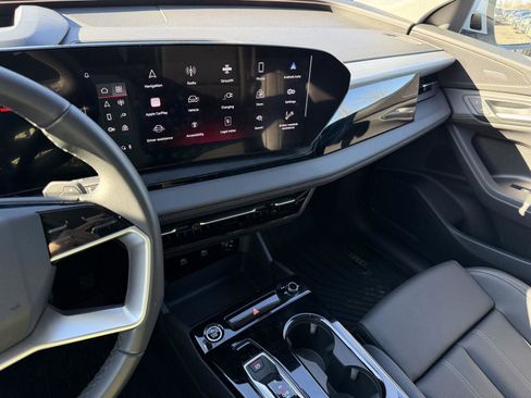 Used 2025 Audi Q6 e-tron Premium Plus w/ Premium Plus image 17