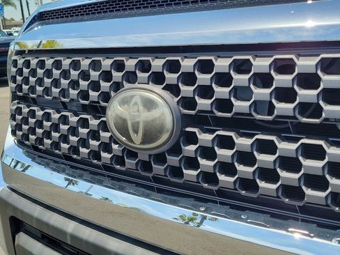 Used 2018 Toyota Tundra SR5 w/ TRD Off Road Package AWD/4WD image 29